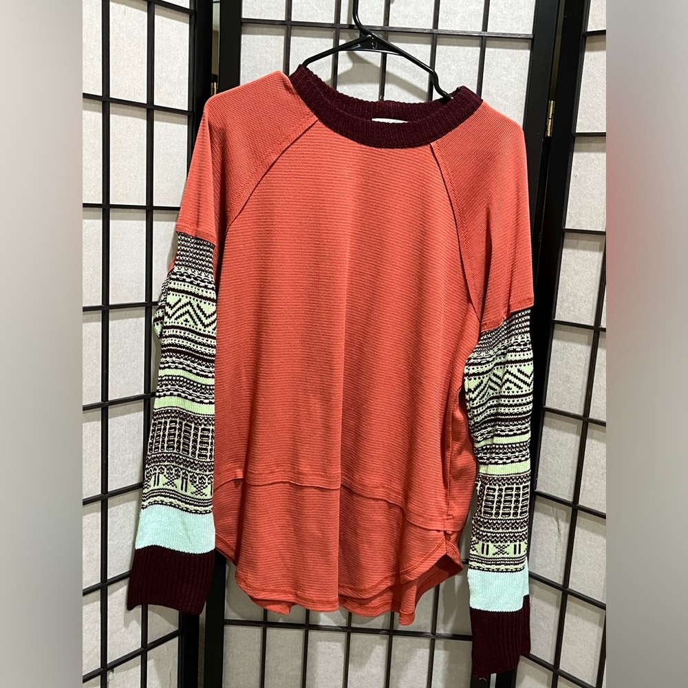 easel Rust Coral Pullover WAFFLE TEE with CONTRAST AZTEX SLEEVE  WOMEN SIZE L